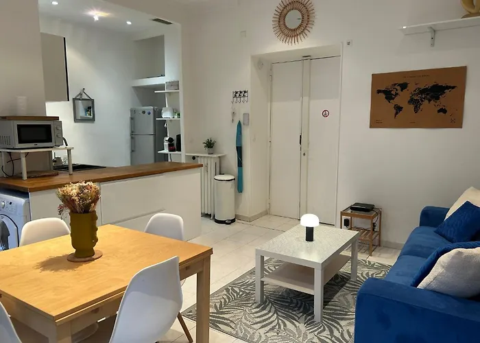 Renting - Grimaldi - Place Heart Of Golden Square - Ac - Fully Equipped